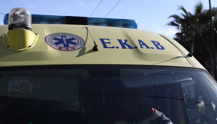 Πάτρα:-Παιδάκι-2,5-ετών-έπεσε-από-μπαλκόνι-πρώτου-ορόφου-–-Πώς-σώθηκε-από-δέντρο-που-«φρέναρε»-την-πτώση-του