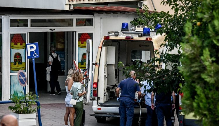 Από-θαύμα-σώθηκε-2,5-ετών-παιδάκι-που-έπεσε-από-μπαλκόνι-πρώτου-ορόφου-στην-Πάτρα-–-Το-δέντρο-που-λειτούργησε-ως-αμορτισέρ