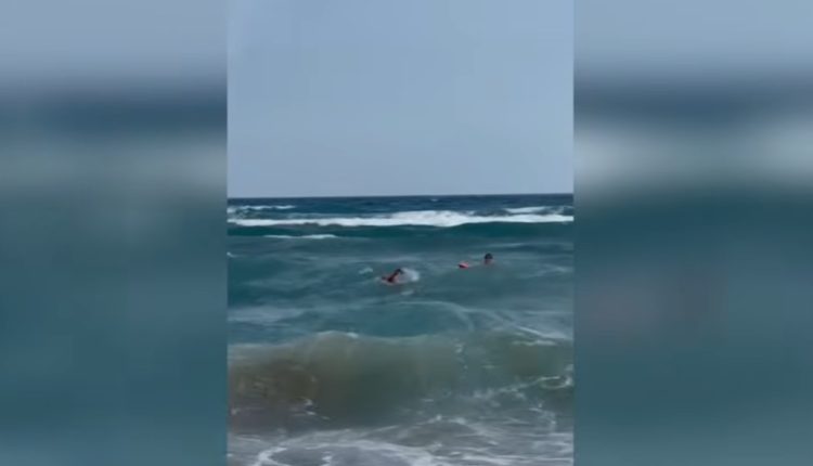Συγκλονιστικό-βίντεο:-Μάχη-με-τα-κύματα-για-τη-διάσωση-γυναίκας-στα-Χανιά
