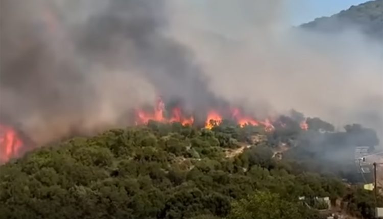 Φωτιά-στο-Κοκκινόχωμα-Καβάλας-με-25-πυροσβέστες-και-εναέρια-μέσα-στη-μάχη-–-Ήχησε-το-112