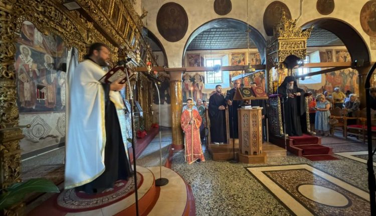 Ο-Μητροπολίτης-Ιωαννίνων-στον-Ιερό-Ναό-Αγίου-Ιωάννου-του-Προδρόμου-Μπονίλα-Ανατολής