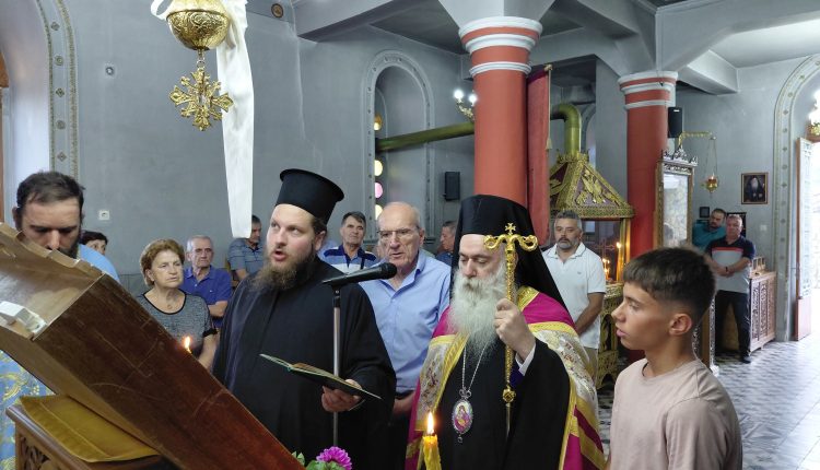Ο-Μητροπολίτης-Κορίνθου-Παύλος-στις-Ιερές-Παρακλήσεις-προς-την-Υπεραγία-Θεοτόκο