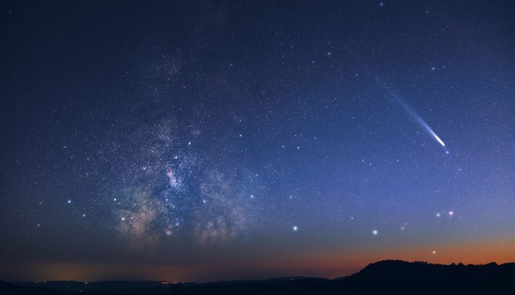 Περσείδες:-Πότε-ο-ουρανός-γεμίζει-«πεφταστέρια»-–-Το-εντυπωσιακό-θέαμα-για-ερωτευμένους-και-μη