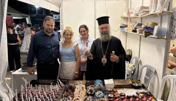 Ο-Μητροπολίτης-Ρεθύμνης-επισκέφθηκε-την-11η-Έκθεση-«Γη-Μυλοποτάμου»