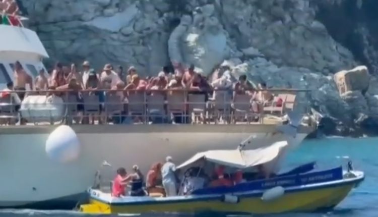 Αντίπαξοι:-Βίντεο-ντοκουμέντο-από-τη-σύγκρουση-δύο-τουριστικών-σκαφών-στον-όρμο-Βουτούμι