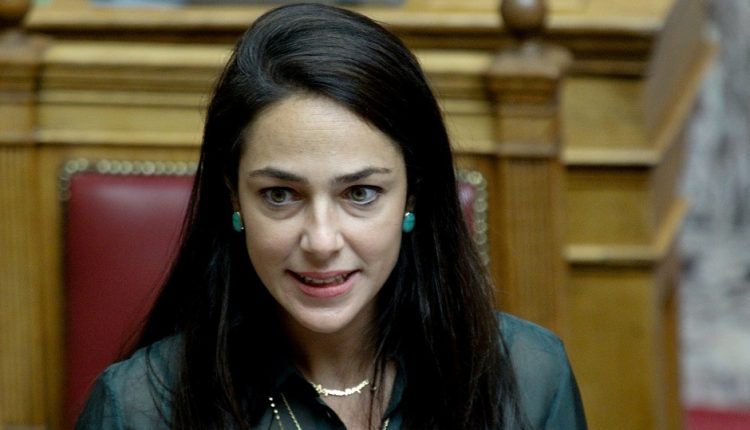 Δ.-Μιχαηλίδου:-Δημιουργήσαμε-τον-Προσωπικό-Βοηθό-και-τώρα-τον-κάνουμε-μόνιμο-θεσμό