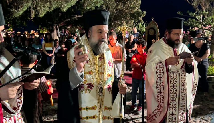 Θήρας-Αμφιλόχιος:-«Η-Παναγία-είναι-η-θερμή-πρεσβεία-και-η-καταφυγή-μας»
