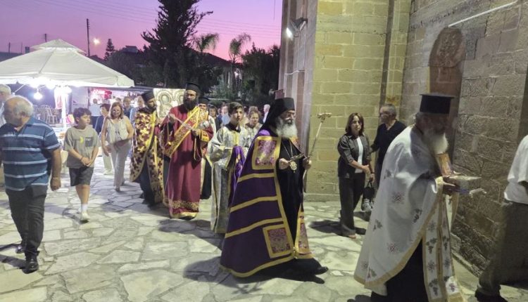 Λιτάνευση-της-ιεράς-εικόνας-των-Μαρτύρων-Φωτίου-και-Ανικήτου-στην-Επταγώνια