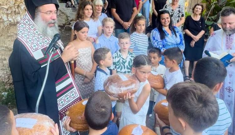 Συγκινητική-η-συμμετοχή-της-νεολαίας-στις-Ιερές-Ακολουθίες-του-Δεκαπενταυγούστου-στη-Μητρόπολη-Ρεθύμνης