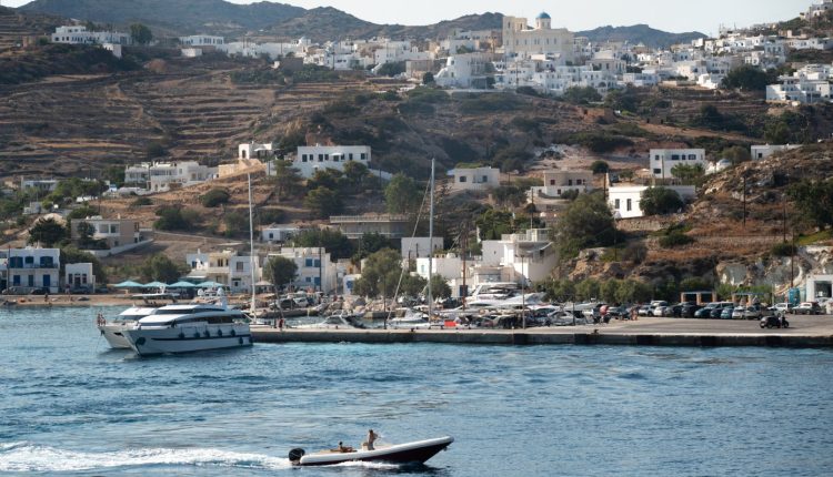 Νεκρός-17χρονος-στην-Κίμωλο:-«Της-είπα-να-κλείσει-αμέσως-τον-γενικό,-ήταν-αργά-όταν-τον-βρήκε-η-μητέρα-του»,-λέει-ο-γιατρός-που-μίλησε-μαζί-της