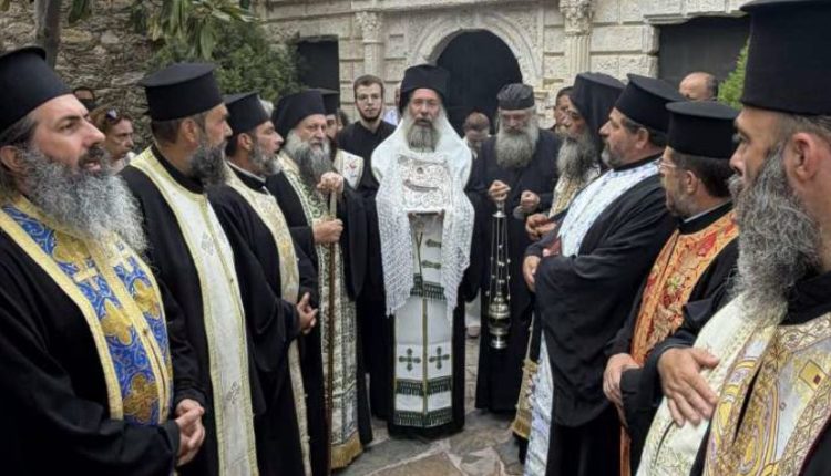 Λιτανευτική-Κάθοδος-της-Ιεράς-Εικόνας-της-Παναγίας-Χαρακιανής