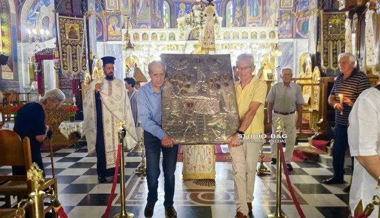 Η-περιφορά-της-Ιεράς-Εικόνος-της-Κοιμήσεως-της-Θεοτόκου-στην-Αγία-Τριάδα-Αργολίδας