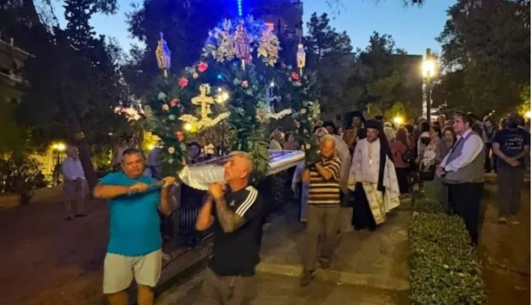 Λιτάνευση-του-Επιταφίου-της-Υπεραγίας-Θεοτόκου-στους-δρόμους-της-Νέας-Ιωνίας