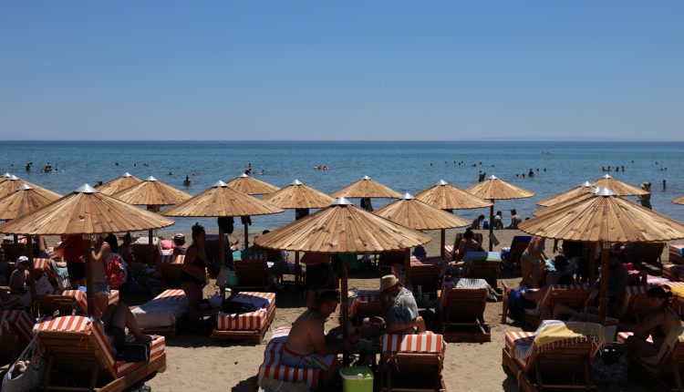 Σαββατοκύριακο-και-Δεκαπενταύγουστος-στην-Αθήνα:-Οι-καλύτερες-παραλίες-για-βουτιές-στην-Αττική-–-Επιλογές-από-0-έως-310-ευρώ
