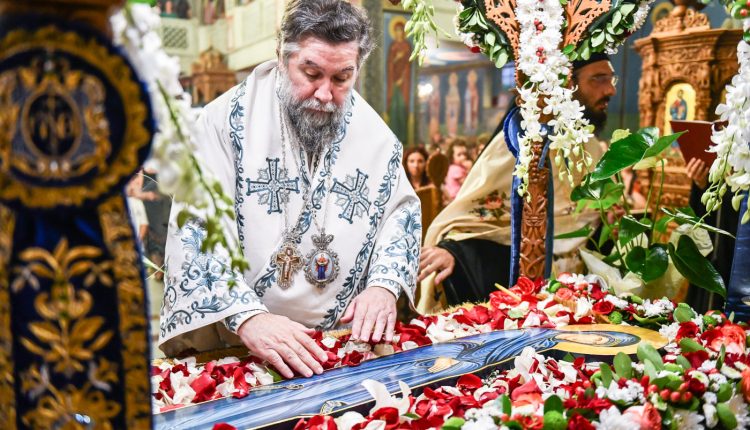 Σερρών-Θεολόγος:-«Η-Παναγία,-η-Μητέρα-της-ζωής,-μας-διδάσκει-πως-η-αγάπη-δεν-πεθαίνει,-αλλά-μεταμορφώνεται-σε-σκέπη»