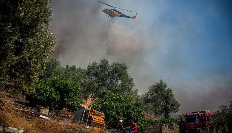 Φωτιά-τώρα-στη-Σκύρο:-Σηκώθηκαν-εναέρια-μέσα