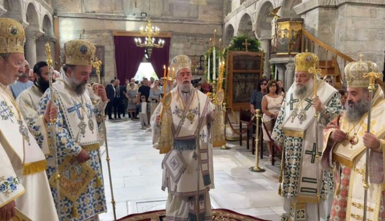 h-Πάρος-εόρτασε-την-Κοίμηση-της-Θεοτόκου-και-τα-1700-χρόνια-της-Εκατονταπυλιανής