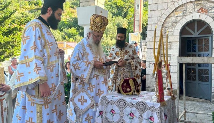 Εγκαίνια-ναού-από-τον-Αργυροκάστρου-Ναθαναήλ-στη-Δίβρη-του-Δήμου-Φοινίκης