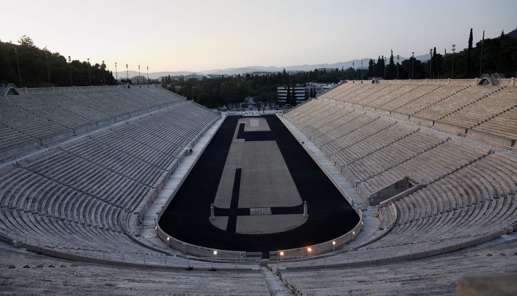 Παναθηναϊκό-Στάδιο:-Η-Αθήνα-καθαρίζει-το-μαρμάρινο-«κόσμημά»-της-μετά-από-120-χρόνια