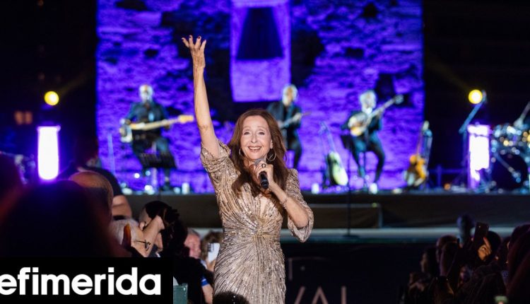 Ιστορική-βραδιά-στο-sani-festival-με-τη-Βίκυ-Λέανδρος:-Κατέβηκε-και-τραγούδησε-με-το-κοινό,-όσα-έγιναν-στη-Χαλκιδική-[βίντεο]
