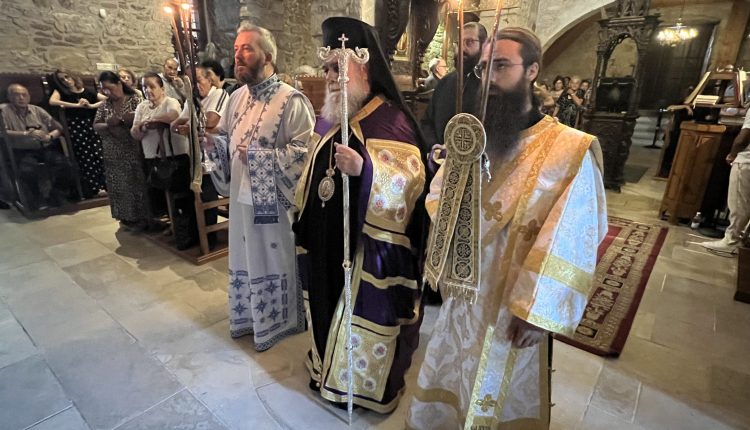 Στον-πανηγυρίζοντα-Ιερό-Ναό-Παναγίας-Αγγελόκτιστης-στο-Κίτι-ο-Μητροπολίτης-Νεκτάριος