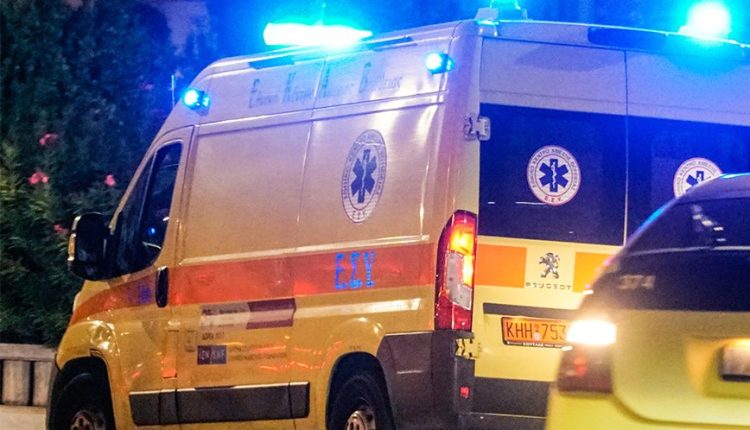 Σοβαρό-τροχαίο-στη-Βούλα:-Οδηγός-ταξί-επιχείρησε-να-κάνει-αναστροφή-και-χτύπησε-39χρονο-μοτοσικλετιστή