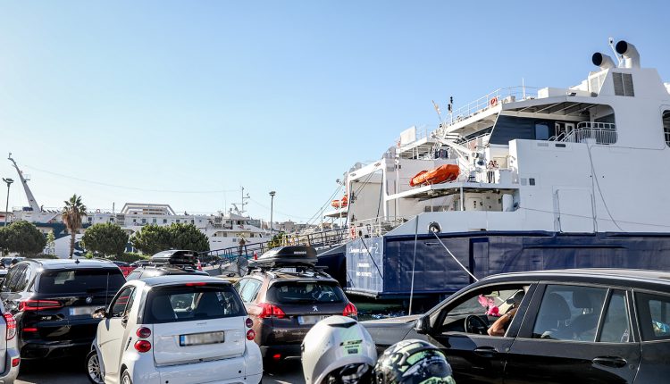 Ξεκίνησε-το-κύμα-επιστροφής-των-αδειούχων:-Πάνω-από-90.000-επιβάτες-σε-Πειραιά,-Ραφήνα-και-Λαύριο