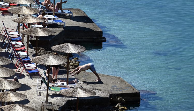 Καιρός:-Μπόρες-τώρα,-39άρια-το-Σαββατοκύριακο-–-Η-πρόγνωση-των-επόμενων-ημερών
