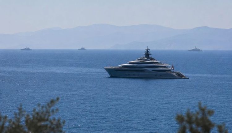 Η-Κεφαλονιά-έγινε-Μονακό:-Τα-superyachts-των-δισεκατομμυριούχων-storonsky,-schmidt-και-«mr-zara»-πολιορκούν-το-νησί