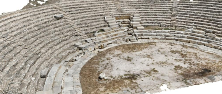 Αποκαθίσταται-το-κάτω-κοίλο-του-Μεγάλου-Θεάτρου-της-Αρχαίας-Νικόπολης