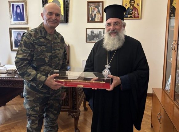 Επίσκεψη-του-Αρχηγού-ΓΕΣ-στον-Αρχιεπίσκοπο-Κρήτης