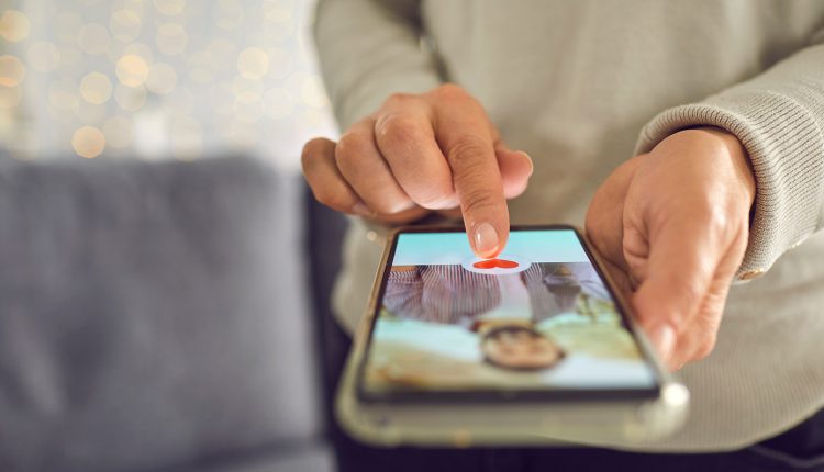 Το-linkedin-γίνεται-το-νέο-tinder;-Η-νέα-τάση-στις-γνωριμίες