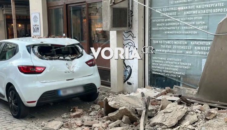 Παραλίγο-τραγωδία-στη-Θεσσαλονίκη:-Κατέρρευσε-μπαλκόνι-σε-πολυσύχναστο-σημείο