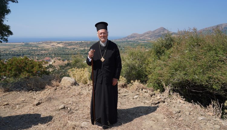 Ο-Οικουμενικός-Πατριάρχης-στα-εξωκκλήσια-του-Αγίου-Τρύφωνος-και-του-Αγίου-Παντελεήμονος-στο-Σχοινούδι-της-Ίμβρου