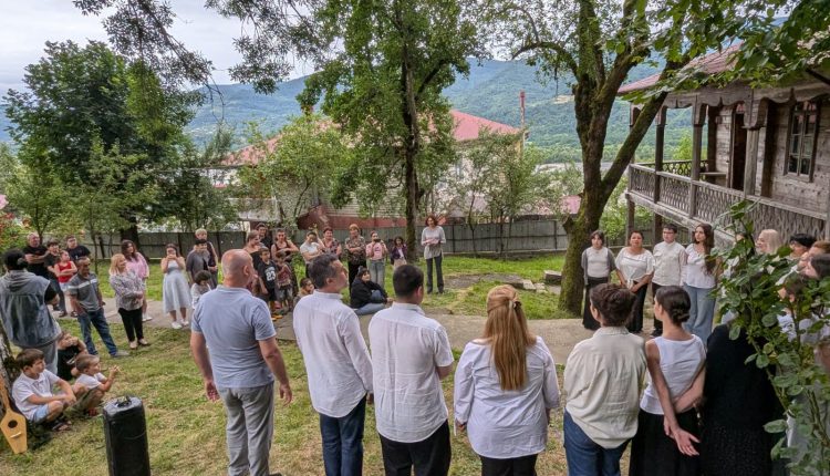 Η-χορωδία-«ordzali»-του-Πατριαρχείου-Γεωργίας-πραγματοποίησε-συναυλίες-σε-χωριά