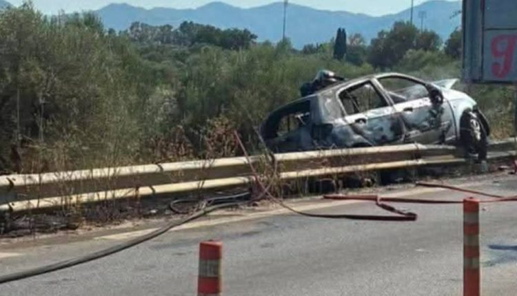 Θανατηφόρο-τροχαίο-στην-Κάτω-Αχαΐα:-Στις-φλόγες-αυτοκίνητο-έπειτα-από-σύγκρουση