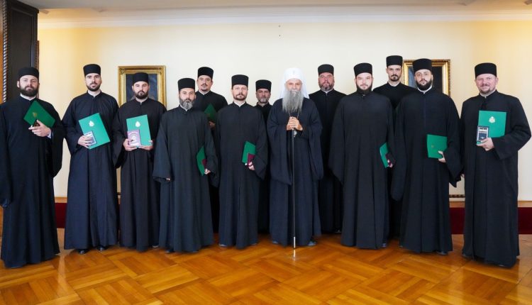 Νέοι-κληρικοί-της-Αριχιεπισκοπής-Βελιγραδίου-στον-Σερβίας-Πορφύριο