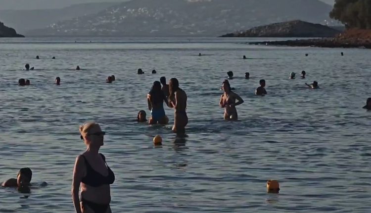  «Βούλιαξαν»-οι-παραλίες-της-Αττικής-για-μια-ανάσα-από-τη-ζέστη-–-Πού-ξεπέρασε-τους-40-βαθμούς-ο-υδράργυρος