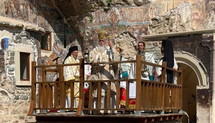 Η-Απόδοση-της-Κοιμήσεως-της-Θεοτόκου-στην-ιστορική-Μονή-της-Παναγίας-Σουμελά