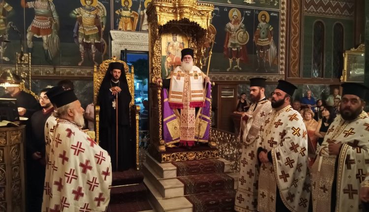 Ο-Επίσκοπος-Κνωσού-στον-ΙΝ.-Παναγίας-Καθολικής-στην-Κρεμαστή-Ρόδου