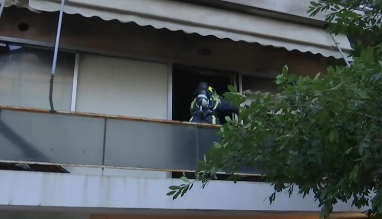 Φωτιά-σε-διαμέρισμα-στη-Νέα-Σμύρνη-–-Ισχυρές-δυνάμεις-της-Πυροσβεστικής-στο-σημείο