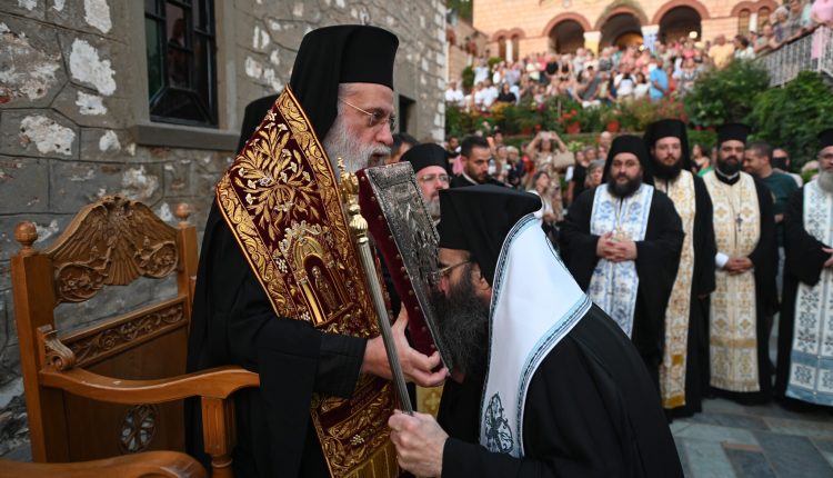 Πλήθος-πιστών-στην-πανηγυρίζουσα-Ιερά-Μονή-Μαλεβής