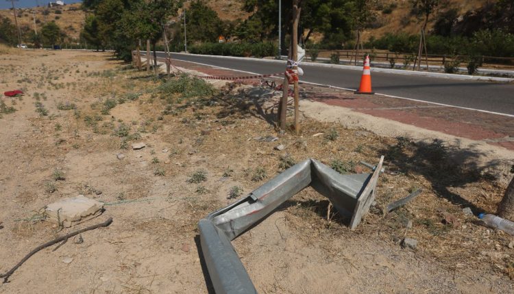 Πώς-έγινε-το-φριχτό-τροχαίο-δυστύχημα-με-νεκρή-17χρονη-στα-Άνω-Λιόσια-–-Λύγισε-και-κατέρρευσε-η-κολόνα