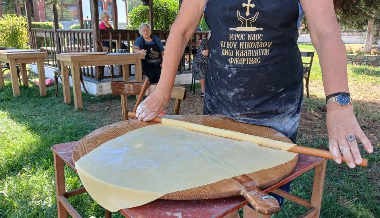 «Ζυμώματα-αγάπης»-από-την-Ενορία-της-Άνω-Καλλινίκης-Φλώρινας