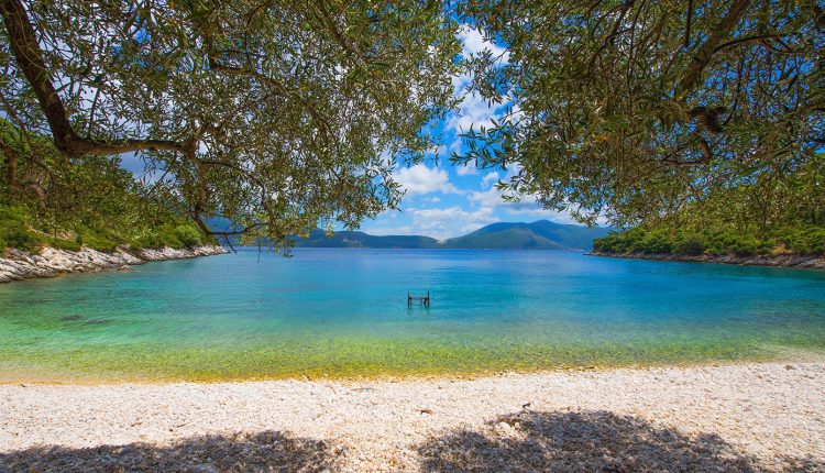 Βροχή-τα-πρόστιμα-σε-παραλίες-σε-Ρόδο,-Καβάλα,-Σκιάθο-και-την-Κέρκυρα-–-Χαμός-από-παραβάσεις-σε-καντίνες-και-μαγαζιά