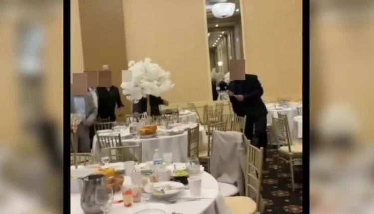 Κακός-χαμός-σε-γαμήλια-δεξίωση:-Η-ομαδική-συμπλοκή-οικογενειών-σε-διαμάχη,-οι-πανικόβλητοι-καλεσμένοι-και-το-βίντεο-της-ντροπής