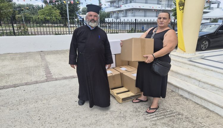 Δέματα-αγάπης-σε-ευάλωτες-οικογένειες-από-την-Ιερά-Μητρόπολη-Μαρωνείας