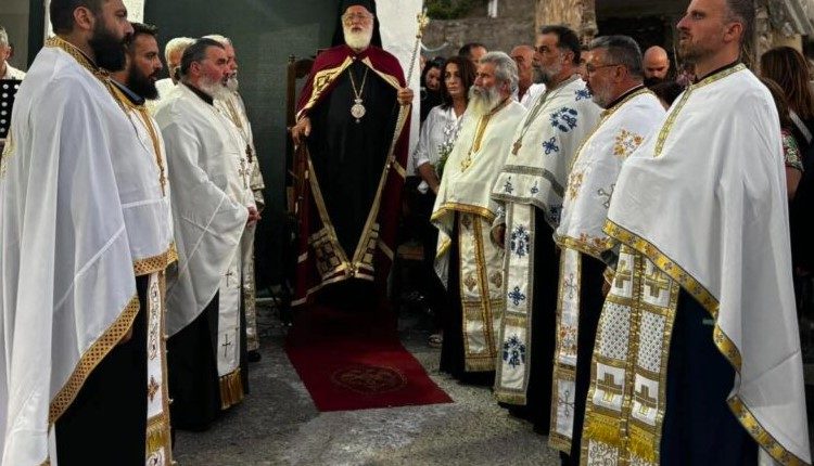 Ο-Αρκαλοχωρίου-Ανδρέας-στον-πανηγυρίζοντα-Ιερό-Ναό-Αγίου-Φανουρίου-στο-Χουμέρι-Μονοφατσίου
