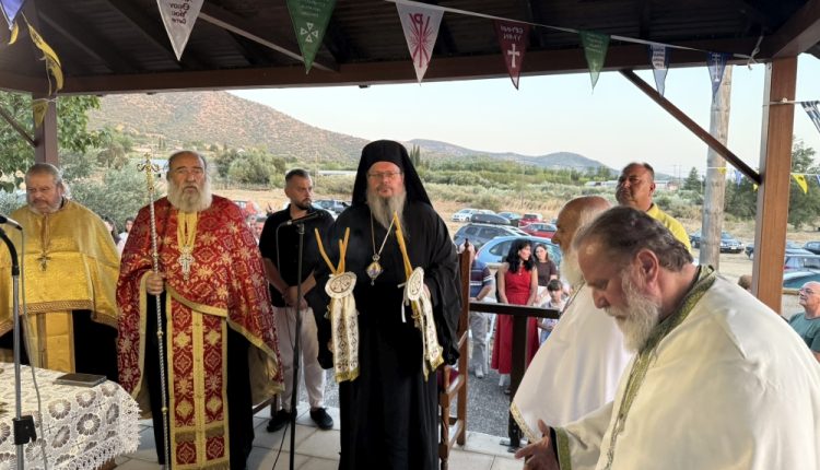 Ο-Μητροπολίτης-Λαρίσης-στην-Ελάτεια-για-την-εορτή-του-Αγίου-Φανουρίου