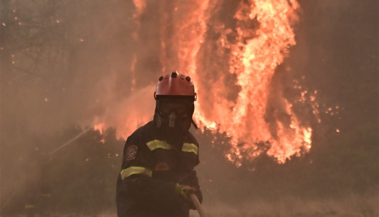 Σε-κατάσταση-συναγερμού-σήμερα-Κρήτη,-Ρόδος-και-Κάρπαθος-για-ακραίο-κίνδυνο-πυρκαγιάς-–-«Κίτρινες»-πολλές-περιοχές-της-χώρας